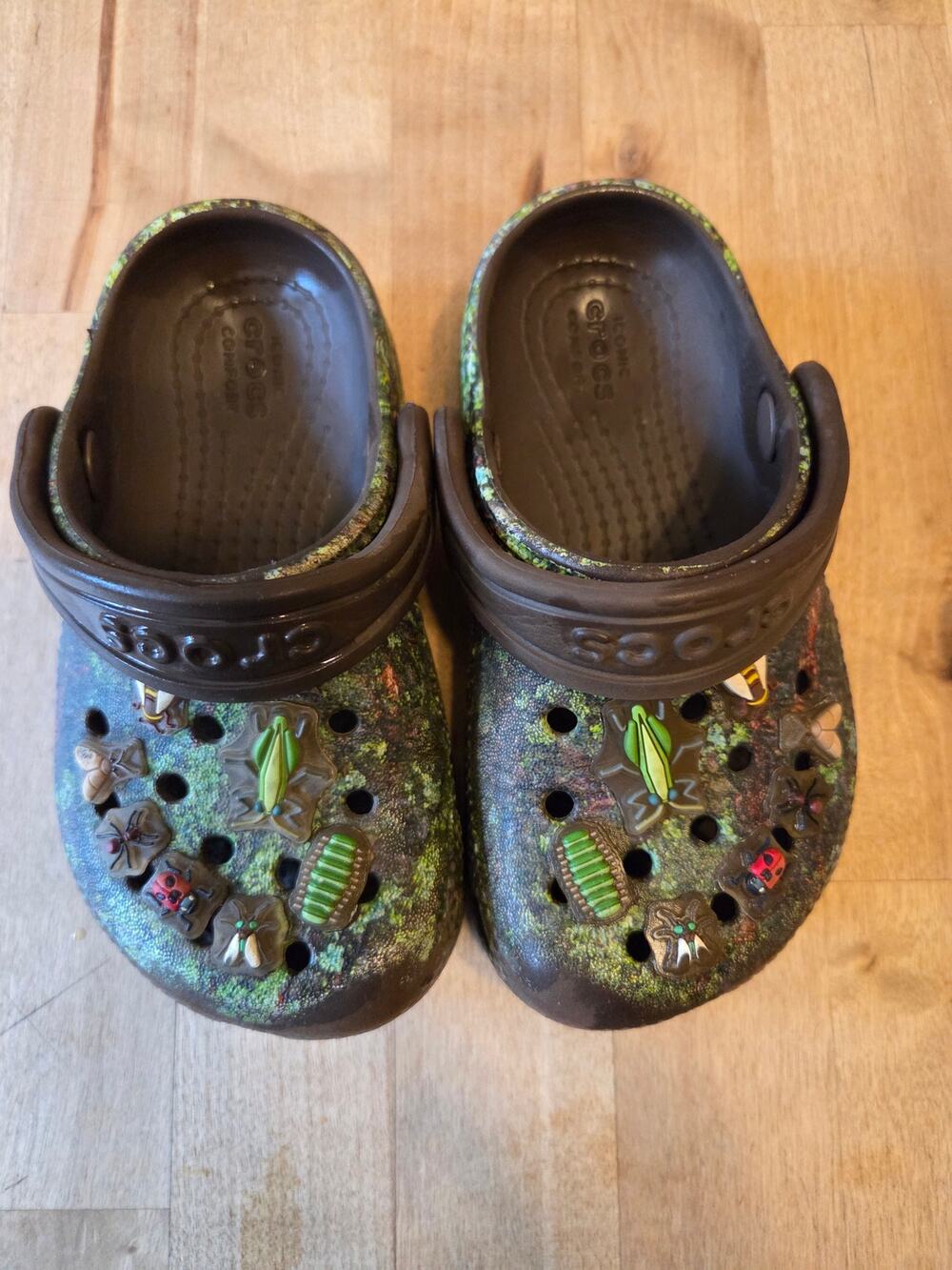 Crocs Classic Bugs Clogs for - Coffee/Multi -Childs 7